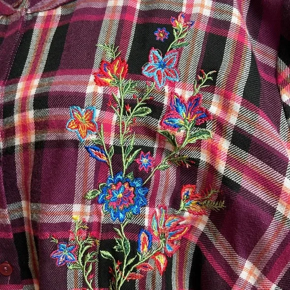 🌸The Pioneer Woman🌸 Embroidered Flannel top, Long Sleeve Button front ~ XXXXL - Picture 5 of 11